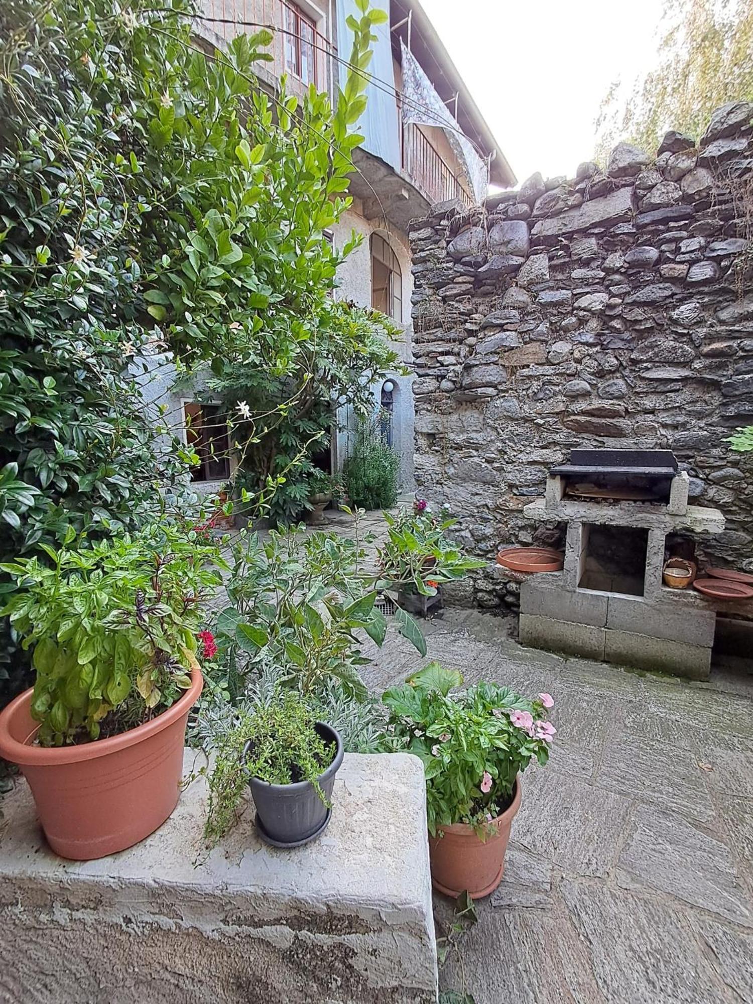 Nonna Anita Bed & Breakfast Castelveccana Exterior foto